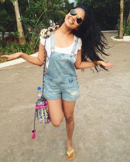 Malavika Mohanan feet photo thumbnail