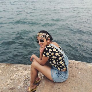 Malavika Mohanan feet photo thumbnail