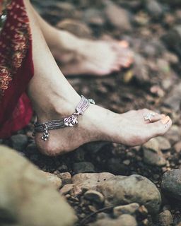 Malavika Mohanan feet photo thumbnail