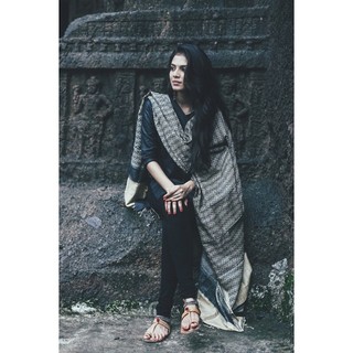 Malavika Mohanan feet photo thumbnail