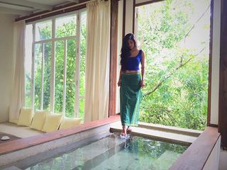 Malavika Mohanan feet photo thumbnail