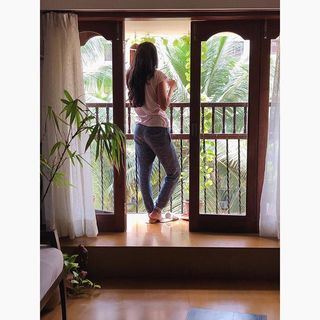 Malavika Mohanan feet photo thumbnail