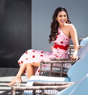 Malavika Mohanan feet photo thumbnail