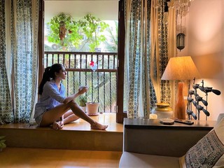 Malavika Mohanan feet photo thumbnail