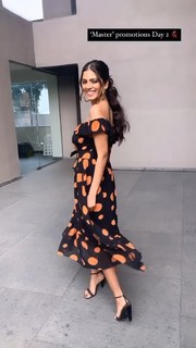 Malavika Mohanan feet photo thumbnail