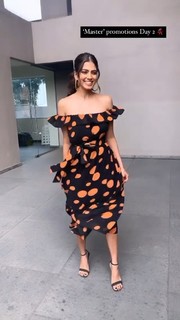 Malavika Mohanan feet photo thumbnail