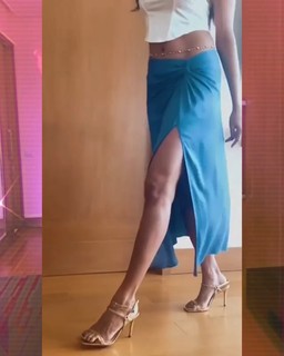 Malavika Mohanan feet photo thumbnail