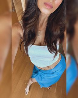 Malavika Mohanan feet photo thumbnail