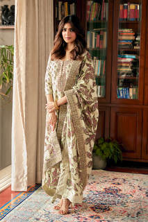 Malavika Mohanan feet photo thumbnail