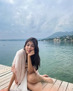 Malavika Mohanan feet photo thumbnail