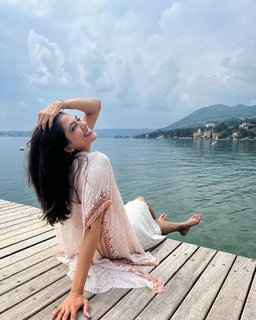 Malavika Mohanan feet photo thumbnail