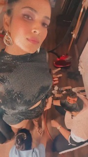 Malavika Mohanan feet photo thumbnail