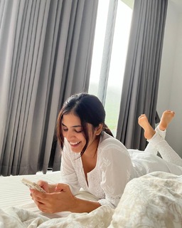 Malavika Mohanan feet photo thumbnail