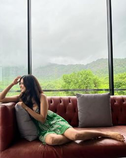 Malavika Mohanan feet photo thumbnail