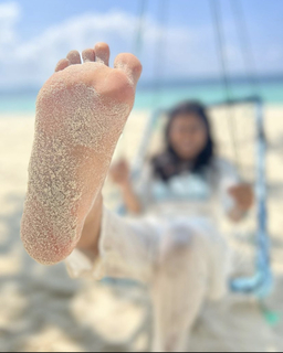 Malavika Mohanan feet photo thumbnail