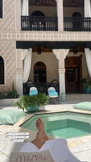 Malavika Mohanan feet photo thumbnail