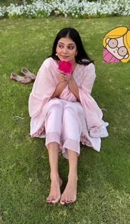 Malavika Mohanan feet photo thumbnail