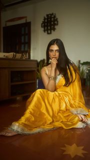 Malavika Mohanan feet photo thumbnail