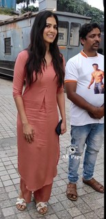 Malavika Mohanan feet photo thumbnail