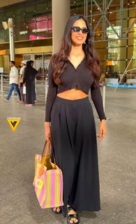 Malavika Mohanan feet photo thumbnail