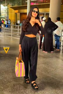 Malavika Mohanan feet photo thumbnail