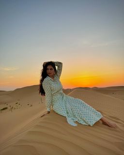 Malavika Mohanan feet photo thumbnail