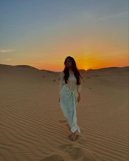 Malavika Mohanan feet photo thumbnail