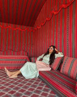 Malavika Mohanan feet photo thumbnail