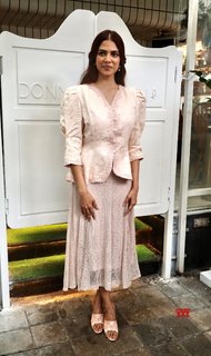 Malavika Mohanan feet photo thumbnail