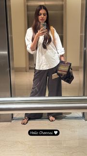 Malavika Mohanan feet photo thumbnail