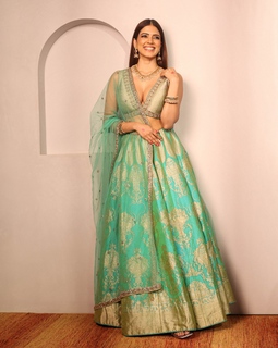 Malavika Mohanan feet photo thumbnail