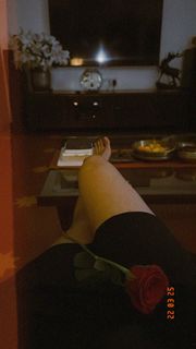 Malavika Mohanan feet photo thumbnail