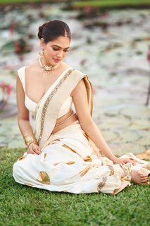 Malavika Mohanan feet photo thumbnail