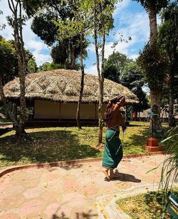 Malavika Mohanan feet photo thumbnail