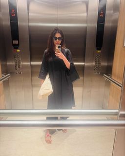 Malavika Mohanan feet photo thumbnail