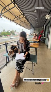 Malavika Mohanan feet photo thumbnail