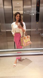 Malavika Mohanan feet photo thumbnail