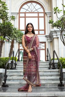 Malavika Mohanan feet photo thumbnail