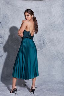 Malavika Mohanan feet photo thumbnail