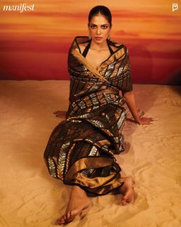 Malavika Mohanan feet photo thumbnail