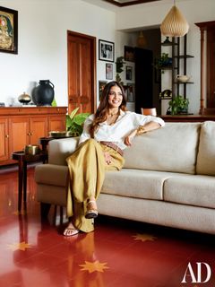 Malavika Mohanan feet photo thumbnail