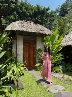 Malavika Mohanan feet photo 8