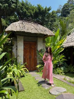 Malavika Mohanan feet photo 5