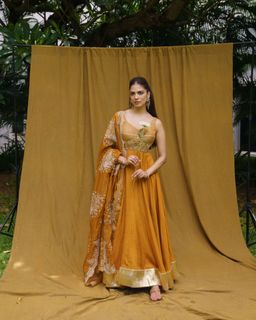 Malavika Mohanan feet photo 12