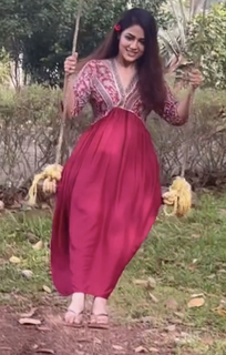 Malavika Wales feet photo 12