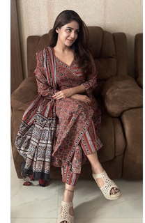 Malavika Wales feet photo 10