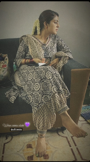 Malavika Wales feet photo 7