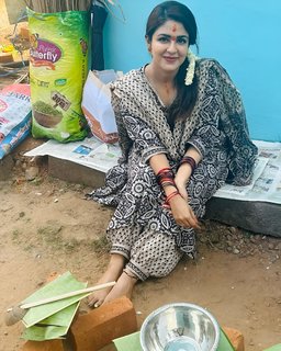 Malavika Wales feet photo 6