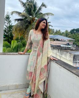 Malavika Wales feet photo 3