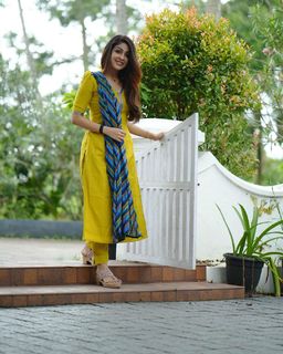 Malavika Wales feet photo 17